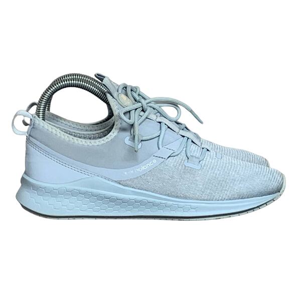 GIRLS NEW BALANCE FRESH FOAM LAZR SPORT POWDER BLUE RUNNING SHOES SIZE 4 NICE - Picture 1 of 6